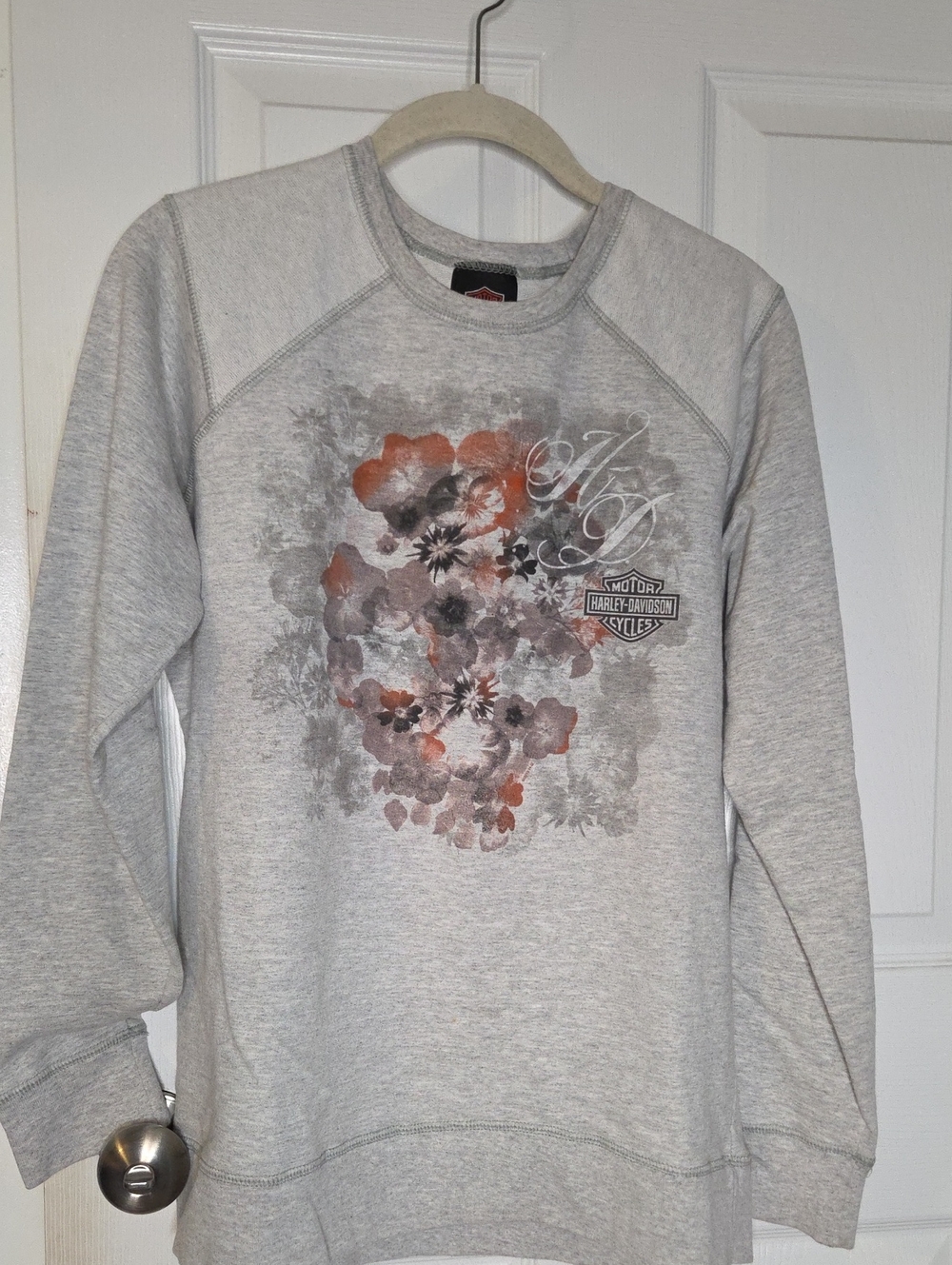 Harley-Davidson Light Gray Sweatshirt with Floral Graphic